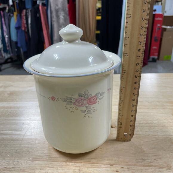 Pfaltzgraff Trousseau Small Canister Discontinued 1988-1996 Defect With Lid GUC - Picture 7 of 9